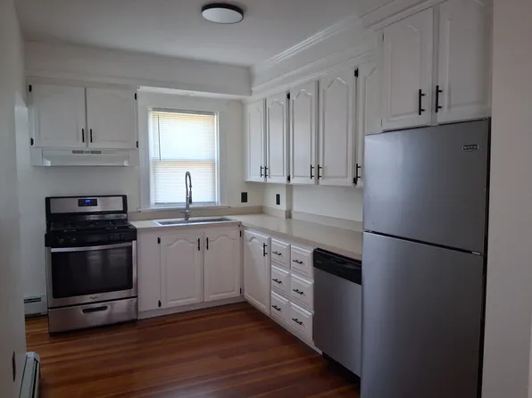 53 Calder St Floor 2, Pawtucket, RI 02861