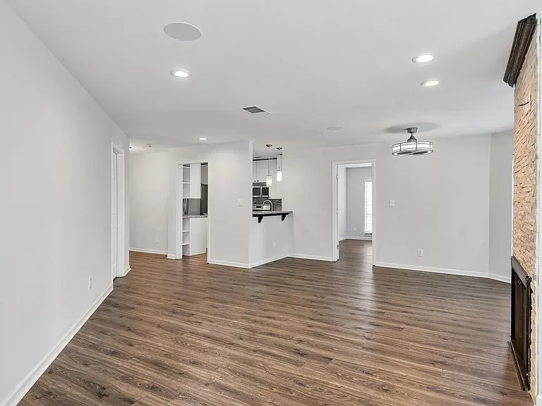 209 14th St NE #201 — Photo 7