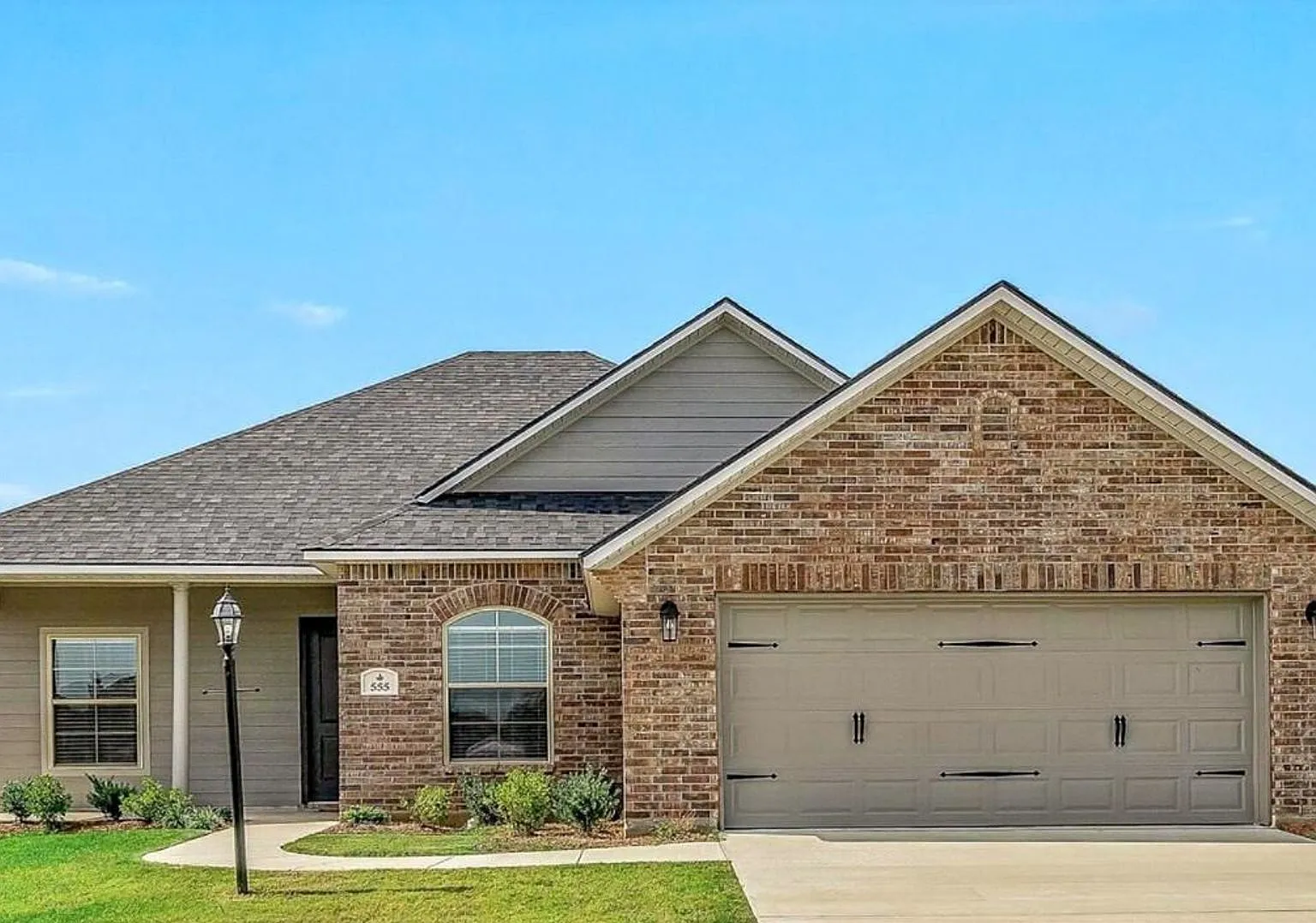 Like brand new construction in Haughton-Move in special - $400. dollars off first month rent — Photo 1