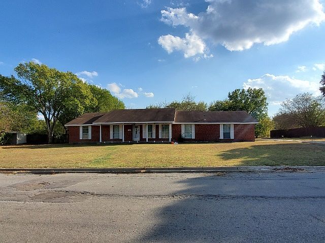 1st image of 1302 Tamarisk Dr