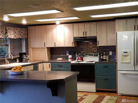 3rd image of 700 Canaan Ct
