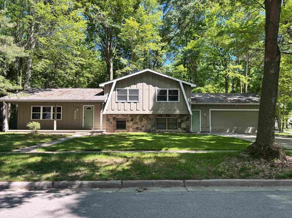 4500 Bluebird St, Midland, MI 48640