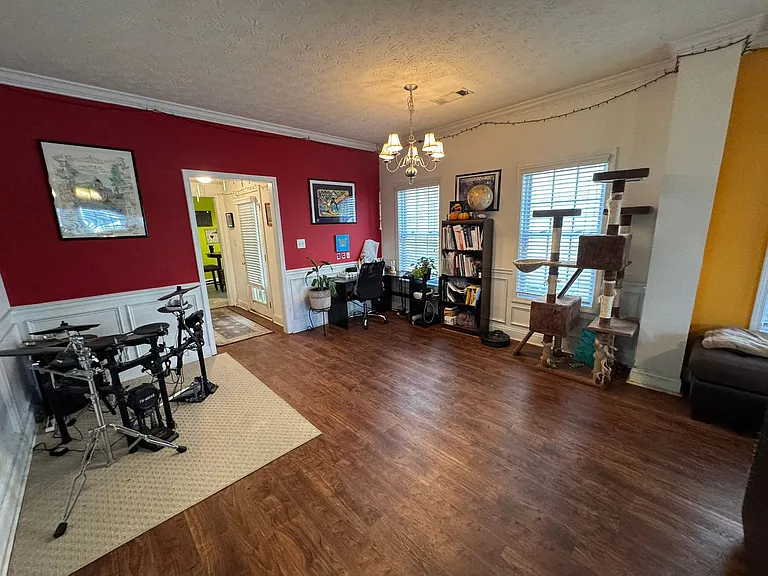 237 Wiltshire Dr — Photo 4