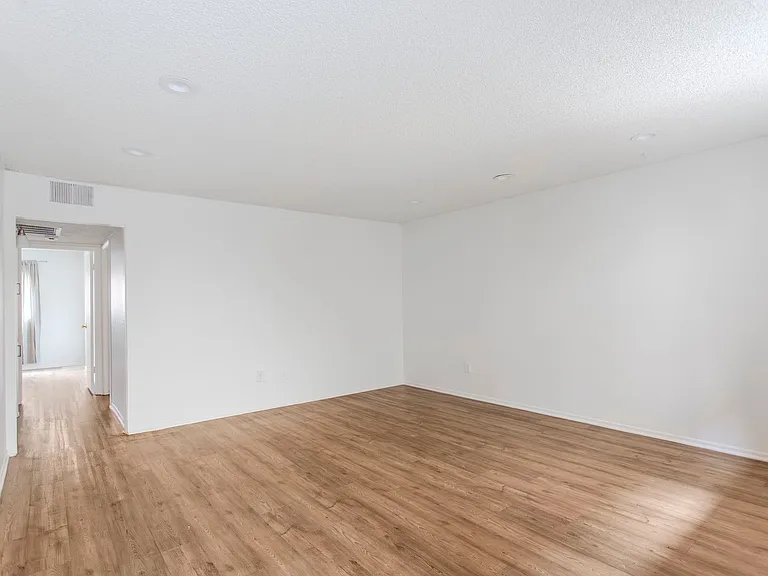 Chatsworth Rent This Now — Photo 31