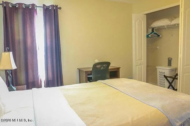 2114 Forest Gate Dr E — Photo 5