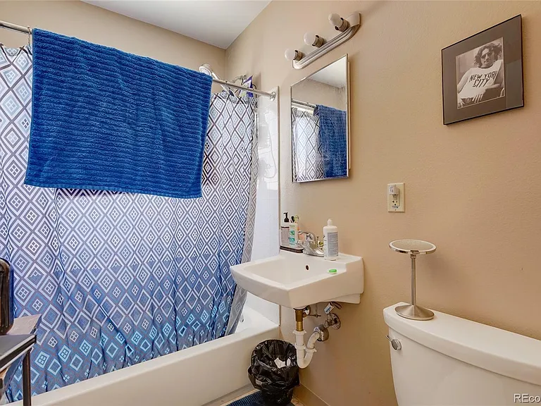 244 Laurel St — Photo 6
