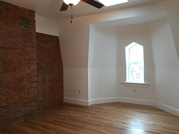 4th image of 102 Woodlawn Ave #2R