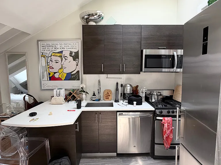 410 W 22nd St #5F — Photo 3