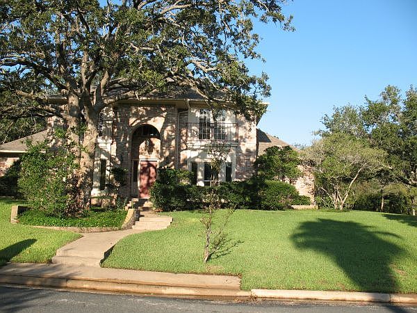 1st image of 8608 Rosewood Dr