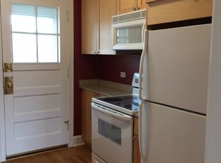 2016 W Greenleaf Ave, Chicago, IL 60645