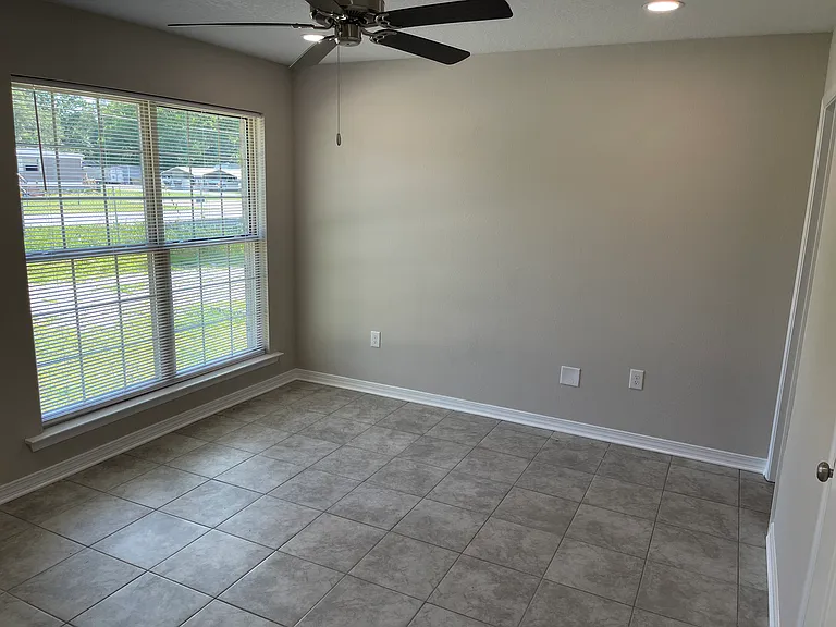 255 Kenmore Rd — Photo 11