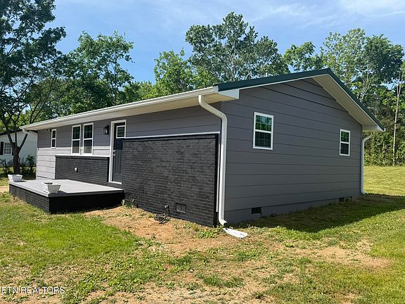 5th image of 208 Greenwood Cir
