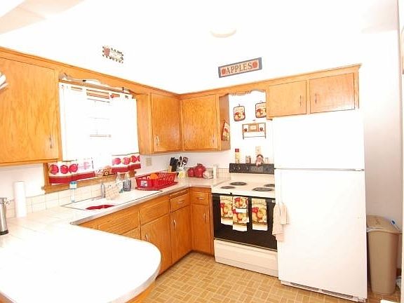 4th image of 911 Birchwood Dr #913
