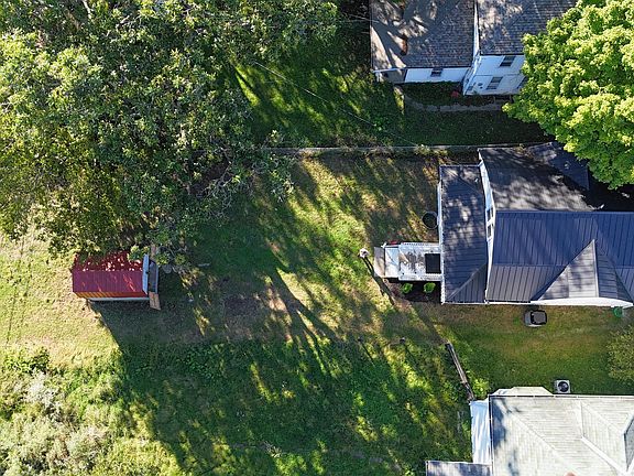 4th image of 1585 Mound St