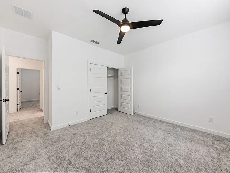 158 S Academy Ave — Photo 23