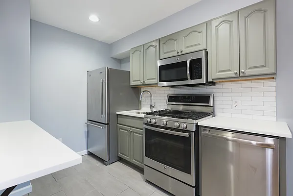 Rented by Michael Alvandi, LREB | media 18