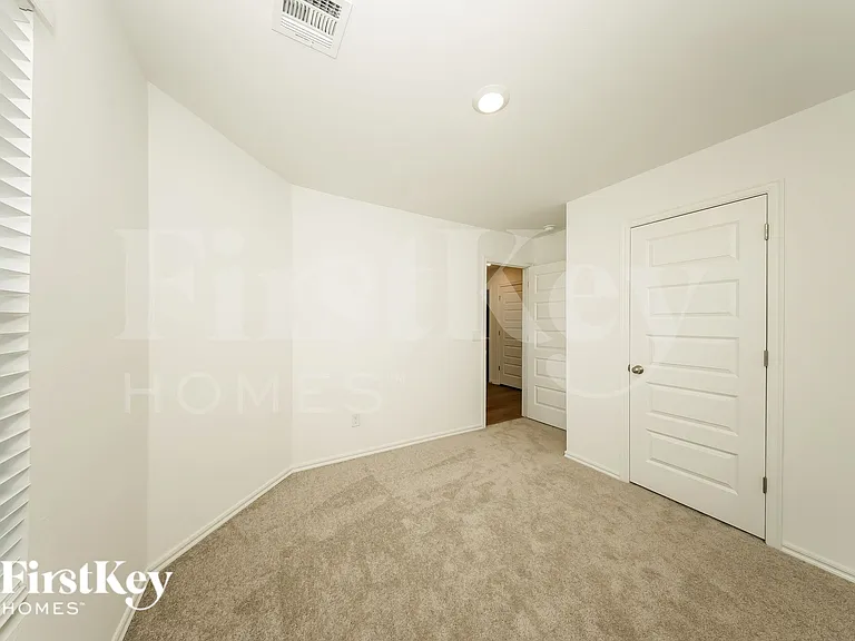421 Kale Rd — Photo 12