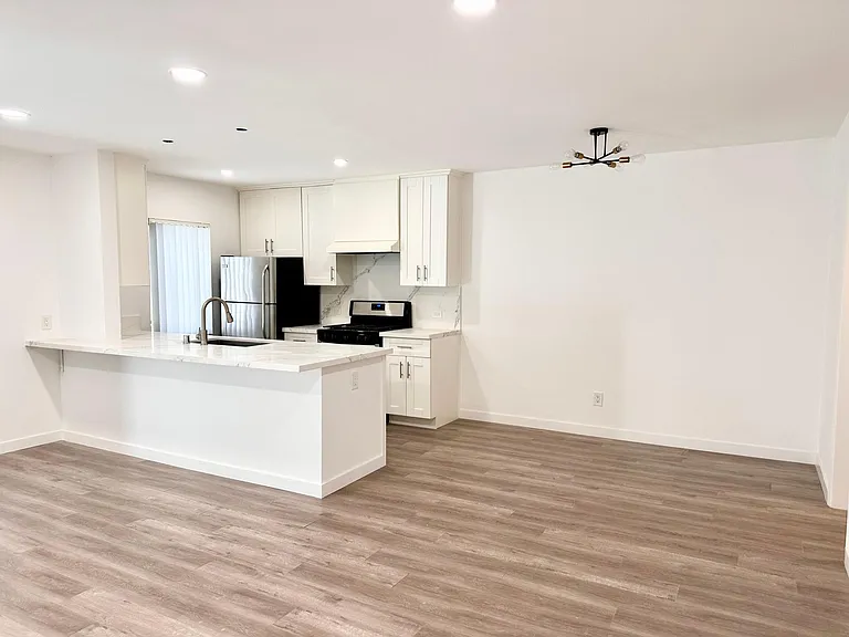 1638 Granville Ave #2 — Photo 12