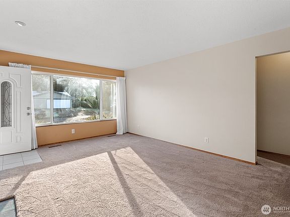 5th image of 3007 Catalina Drive SE