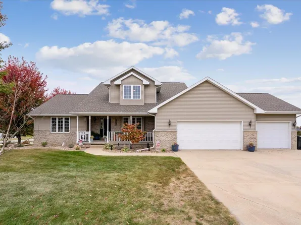 4017 Fieldstone Blvd, Cedar Falls, IA 50613