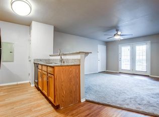 1072 S Sports Fan Dr APT 103, Fayetteville, AR 72701