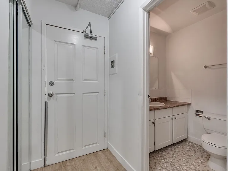 695 SE Marine Dr #605 — Photo 29