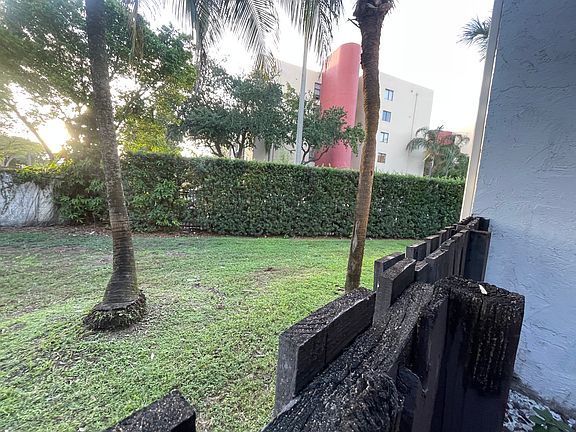 4th image of 9447 Fountainbleau Blvd #104