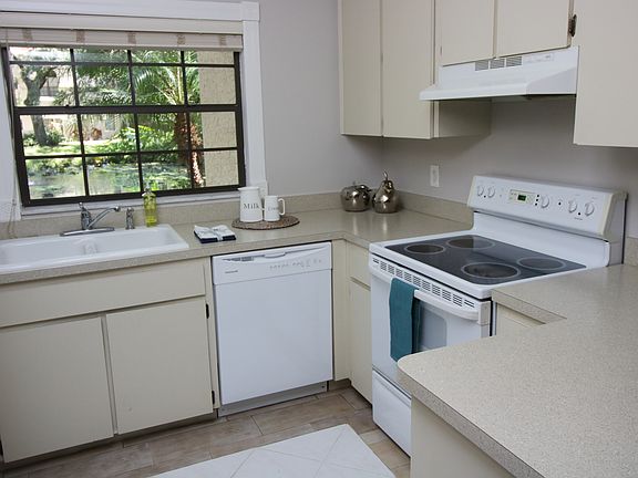 5th image of 265 Los Prados Dr
