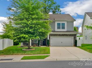 236 Robinwood Ln, Lake Wylie, SC 29710