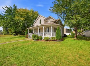 52 North St, Agawam, MA 01001