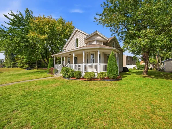 52 North St, Agawam, MA 01001