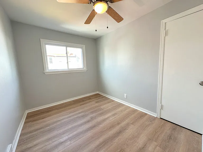 207 Mary St — Photo 18