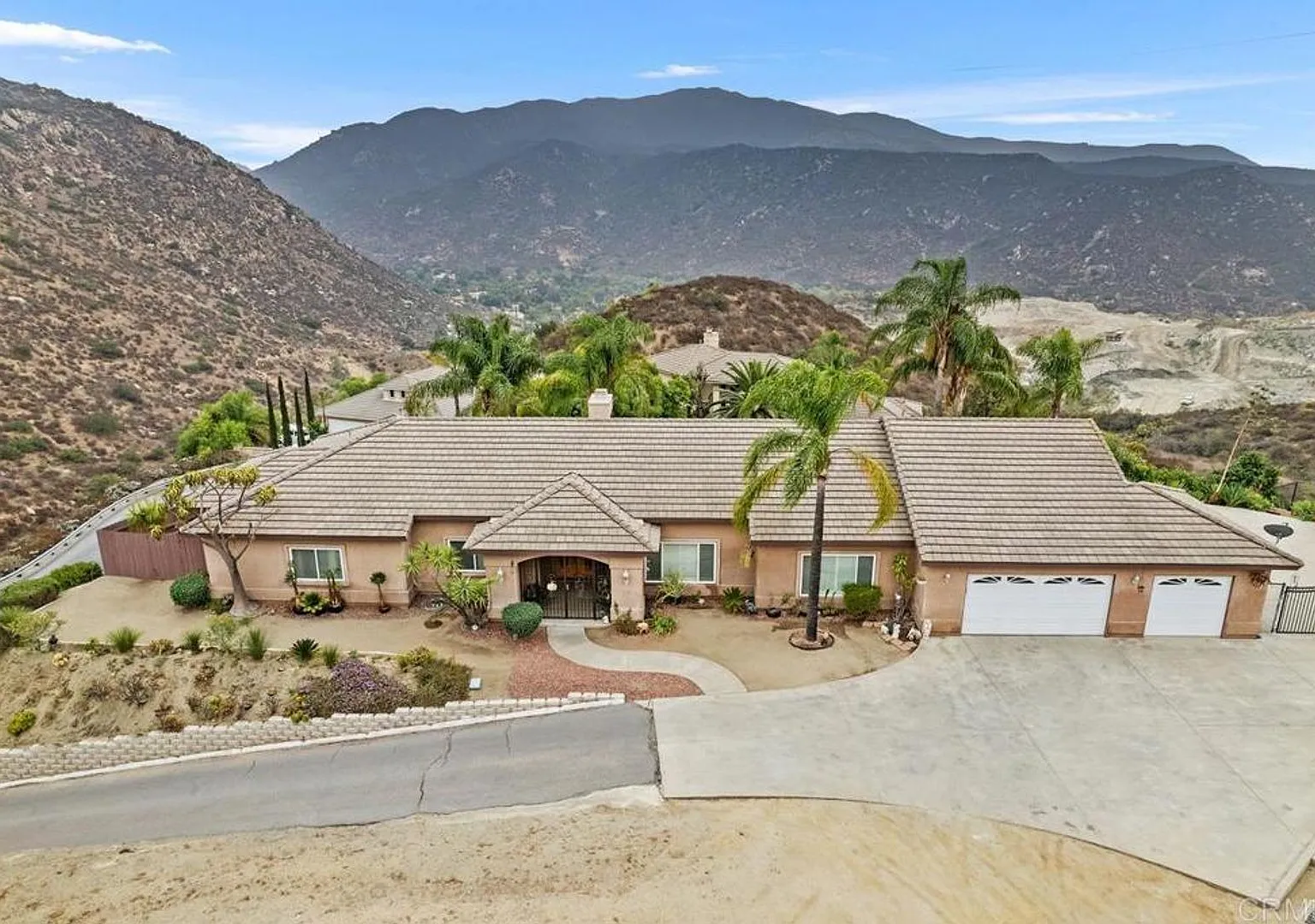 Stunning 4BR/3BA Pool Home in Singing Hills View Estate | Rancho San Diego — Photo 1