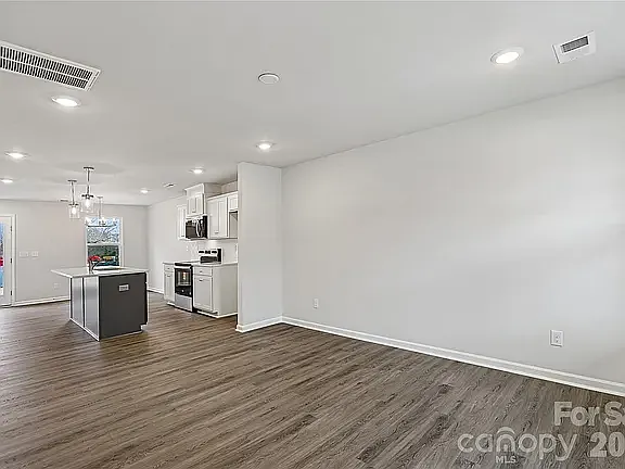 520 Bond St — Photo 3