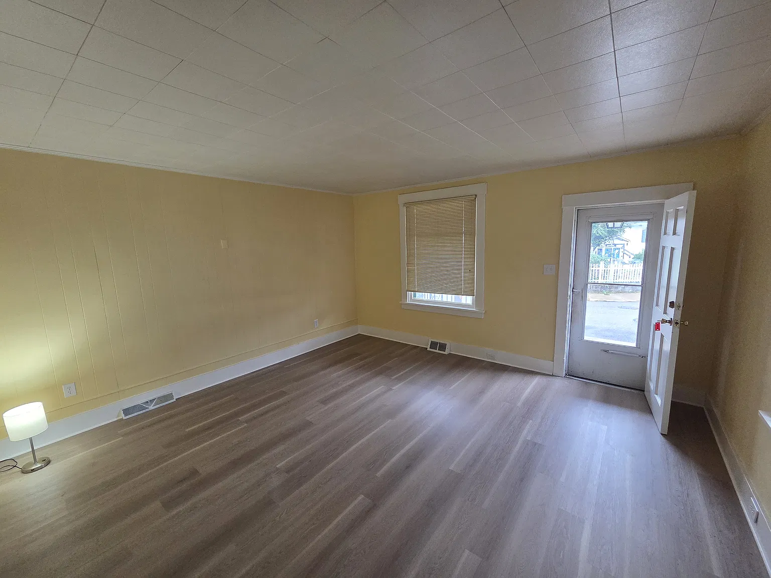 2 bed, 1024 sqft, $1,100 — Photo 2
