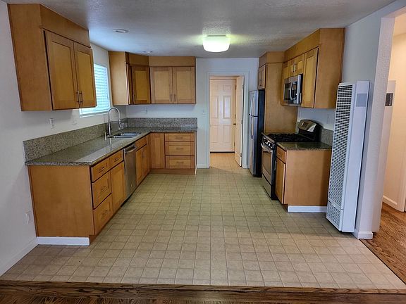 4th image of 2422 Dover Ave