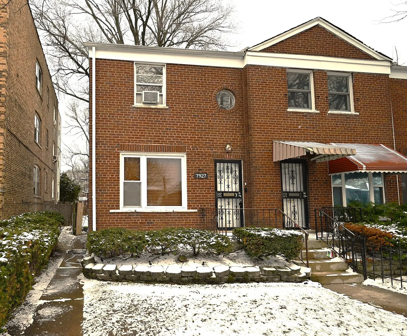 7927 S Jeffery Blvd photo 1