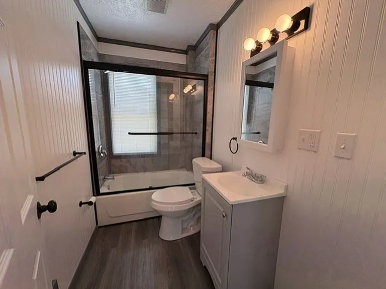961 Wyley Ave — Photo 5