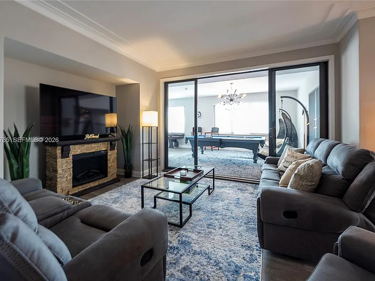 113 S 21st Ave #113 — Photo 3