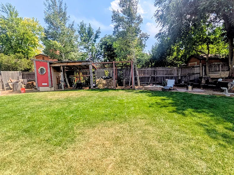 3911 Capitol Dr #2 — Photo 16
