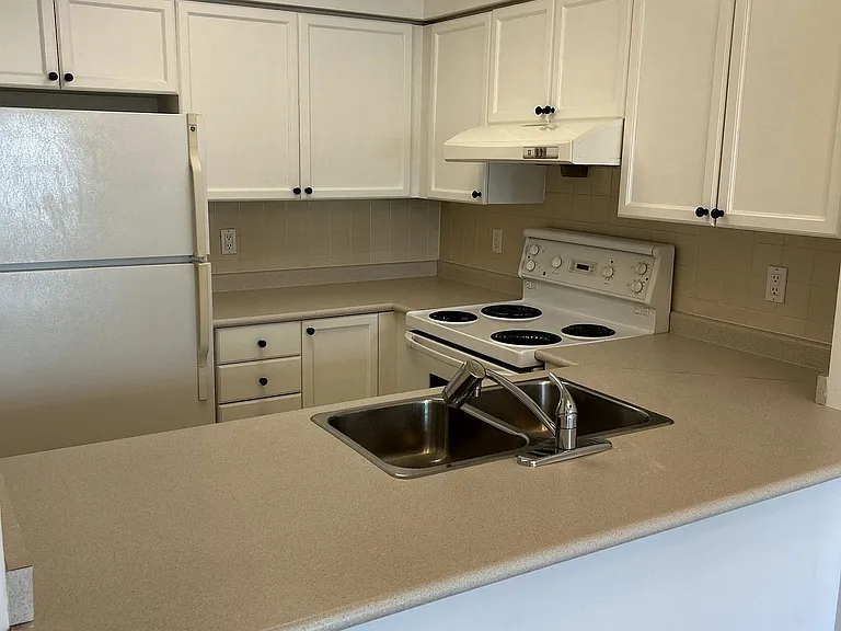 33 Empress Ave #602 — Photo 4
