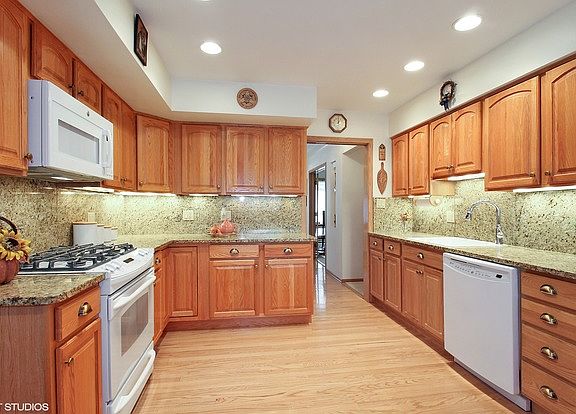 3rd image of 6863 N Lexington Ln