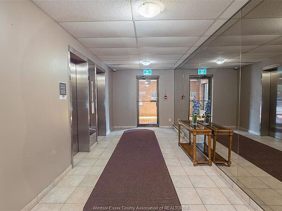 5th image of 3936 Wyandotte St E #301