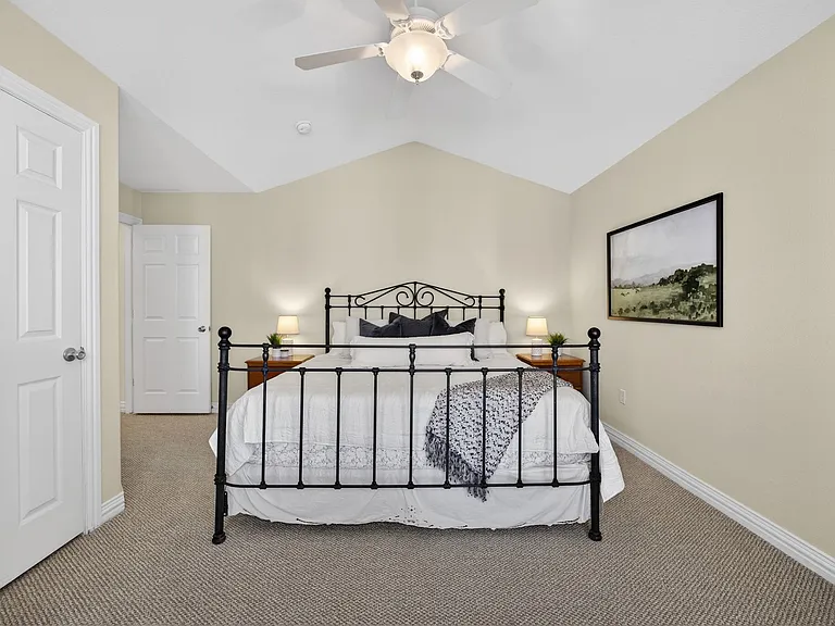 2933 Lawrence St — Photo 38
