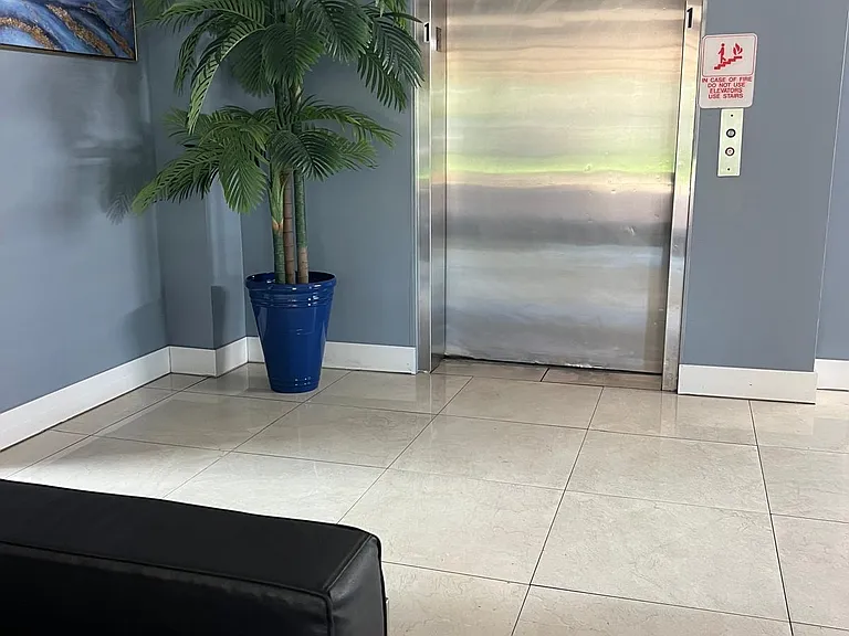 2751 N Palm Aire Dr #402 — Photo 5