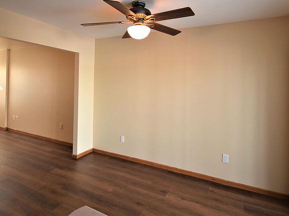 5th image of 420 Preston Ln #10755266