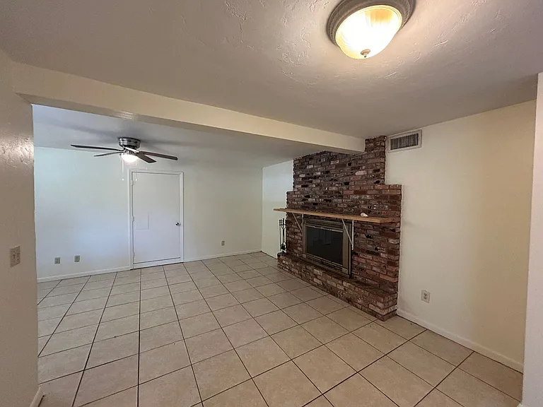 217 NW 36th Dr — Photo 9