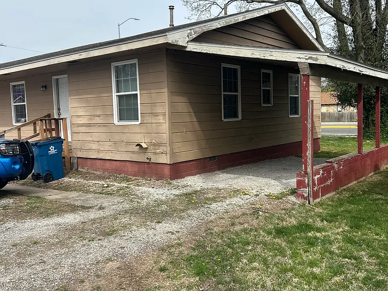 1227 N Kansas Expy #A — Photo 2