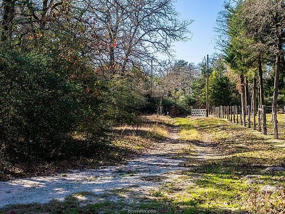2nd image of 6670 County Road 333