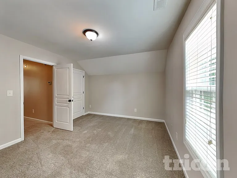 557 McCarthy Dr — Photo 11
